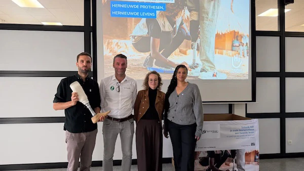 Handicap International works in partnership with Spronken