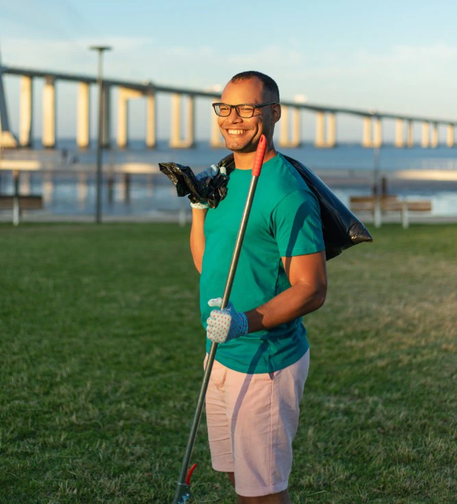 Golfer met prothese slaat af en behoudt stabiliteit tijdens de swing