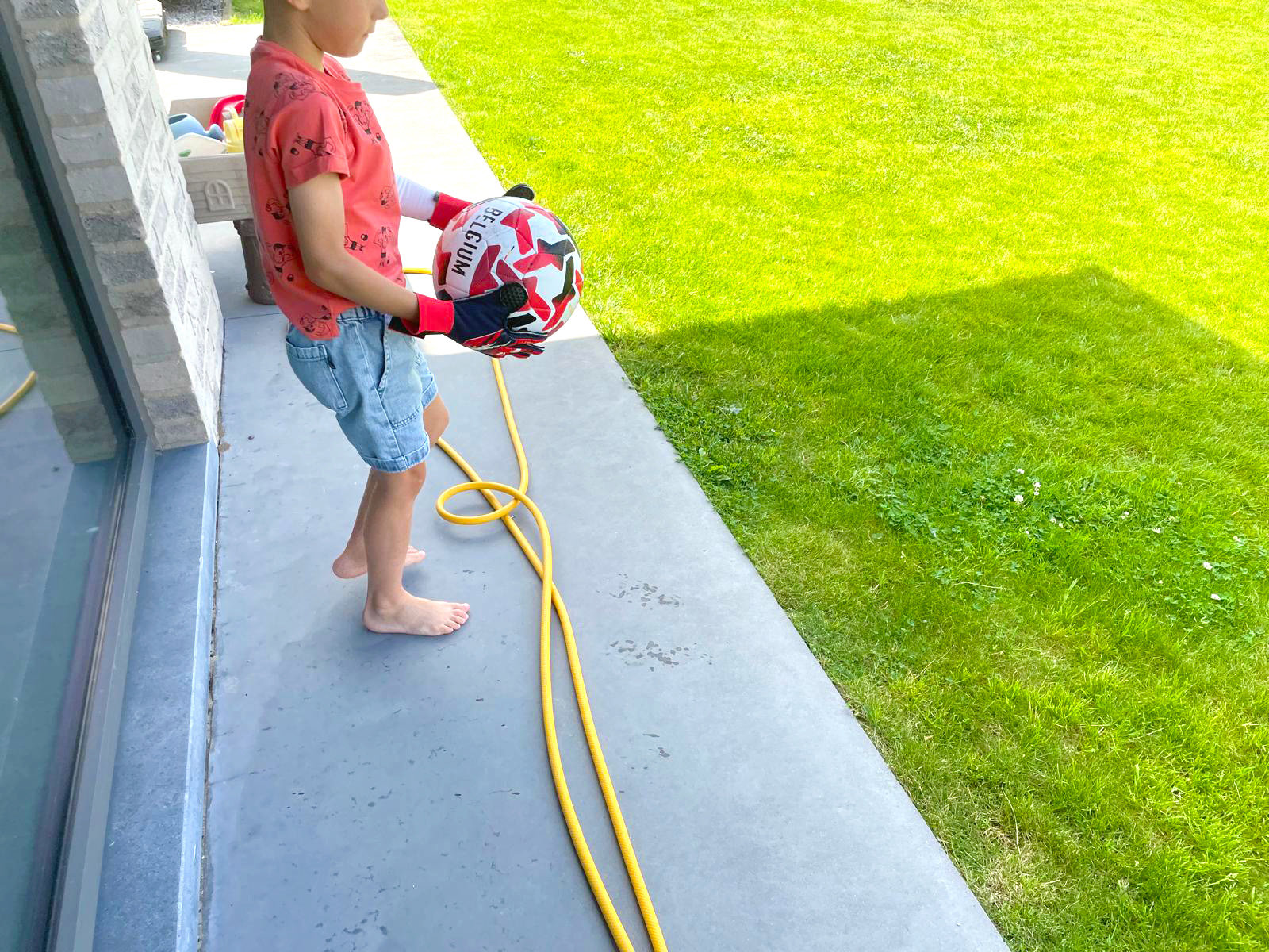 Een unieke kinderprothese voor Arthur (6 jaar oud)