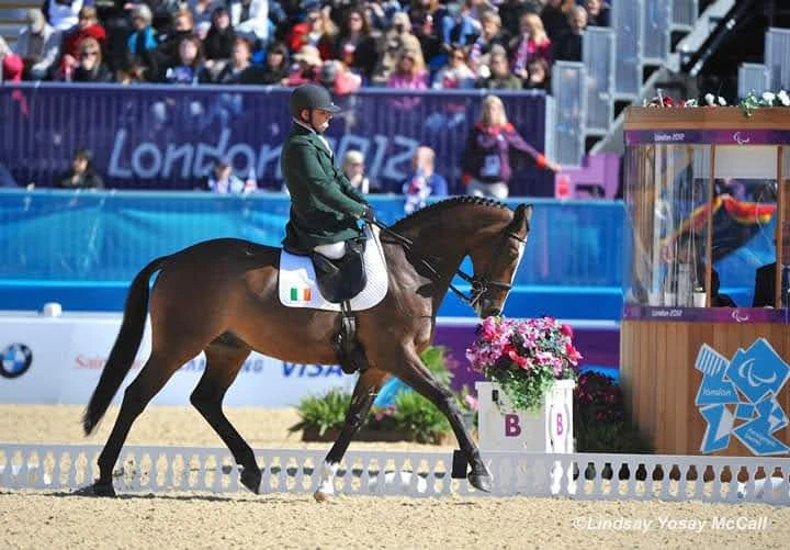 Prothèse de jambe légère pour sports compétitifs