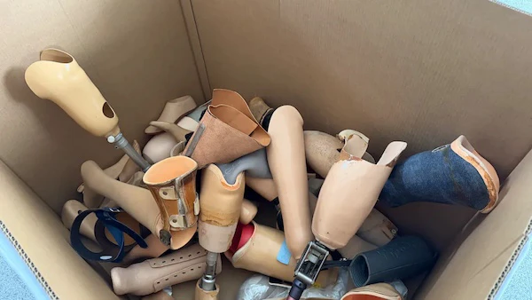 Collection box for your leg prosthesis